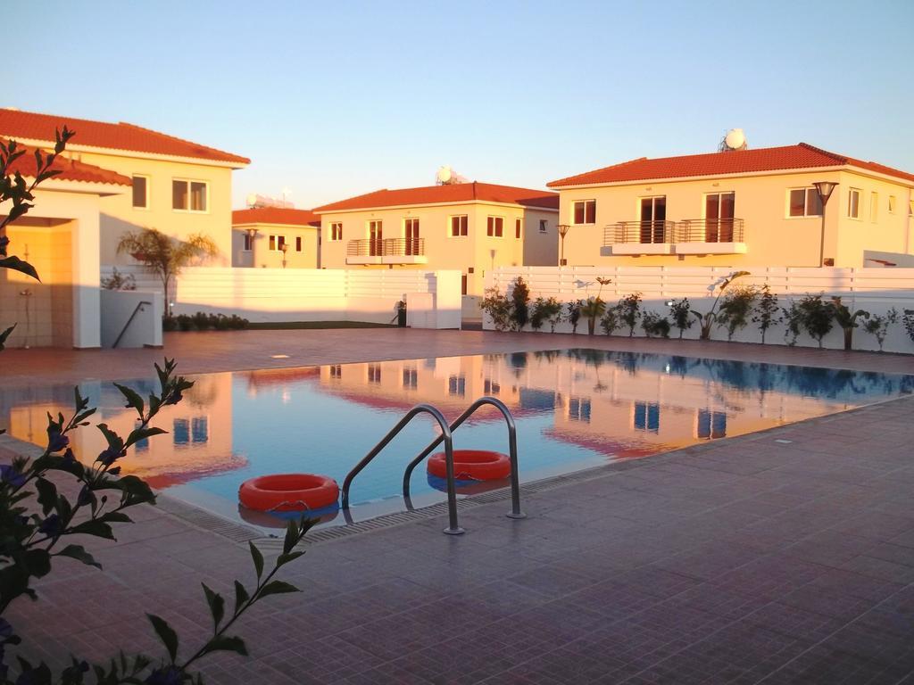 Mythical Sands Resort - Antonios Paralimni Esterno foto
